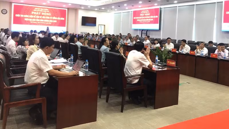 Đại diện các cơ quan, đơn vị, địa phương dự lễ phát động cuộc thi.