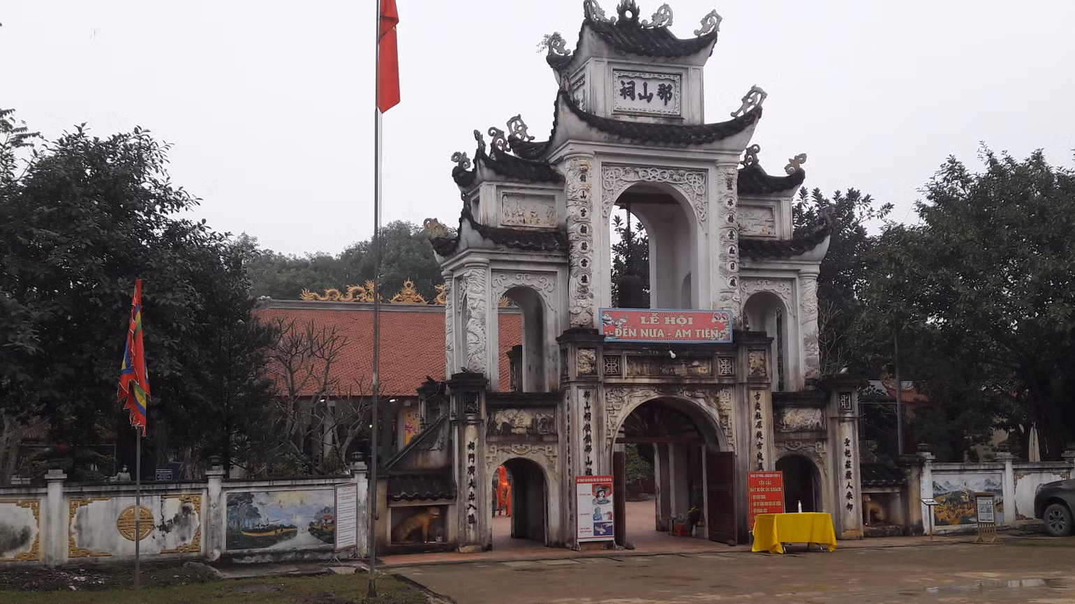 Đền Nưa-Am Tiên, điểm hấp dẫn du khách.