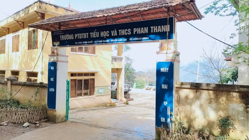 Năm học 2022-2023, Trường Phổ thông dân tộc bán trú Tiểu học và Trung học cơ sở xã Phan Thanh, huyện Bảo Lạc, tỉnh Cao Bằng vẫn chưa có giáo viên dạy môn tin học.