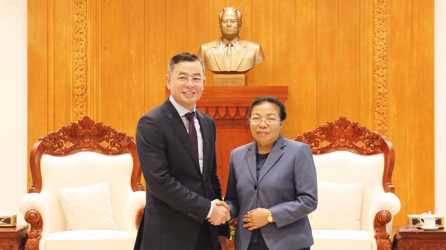 Phó Chủ tịch Quốc hội Lào Sunthon Sayachak tiếp Tổng Kiểm toán Nhà nước Ngô Văn Tuấn. (Ảnh: TRỊNH DŨNG) Phó Chủ tịch Quốc hội Lào Sunthon Sayachak tiếp Tổng Kiểm toán Nhà nước Ngô Văn Tuấn. (Ảnh: TRỊNH DŨNG)