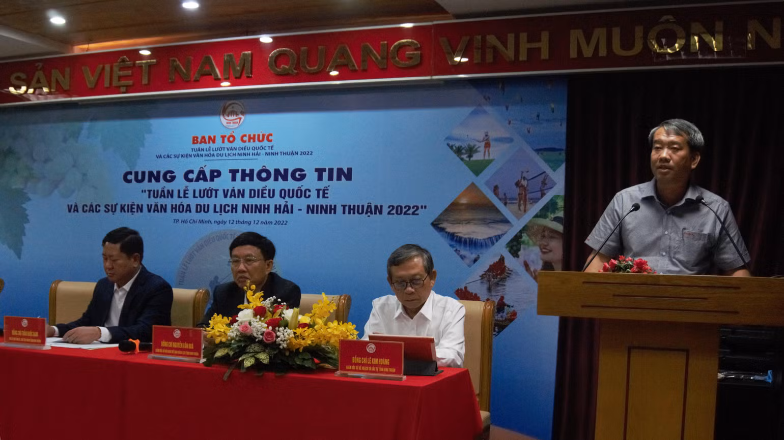 Phó Bí thư Huyện ủy, Chủ tịch Ủy ban nhân dân huyện Ninh Hải Trần Minh Thái chia sẻ thông tin Tuần lễ hội.