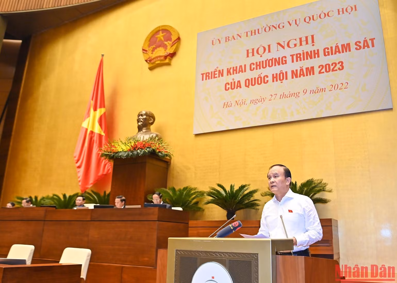 Chủ tịch Hội đồng nhân dân thành phố Hà Nội Nguyễn Ngọc Tuấn trình bày tham luận tại phiên họp. Chủ tịch Hội đồng nhân dân thành phố Hà Nội Nguyễn Ngọc Tuấn trình bày tham luận tại phiên họp.