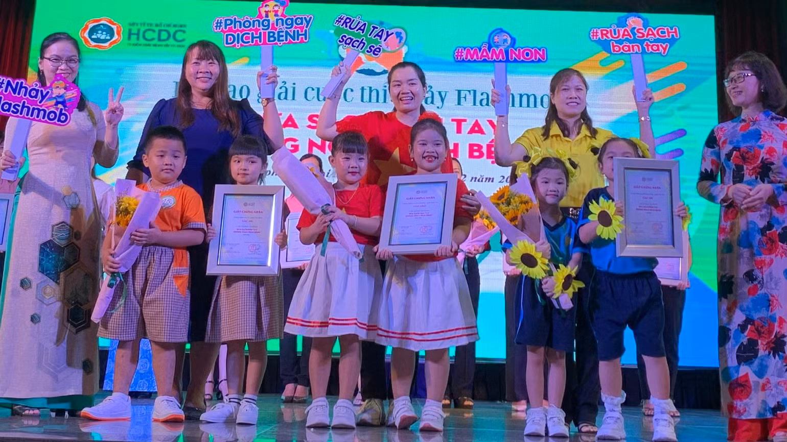 3 đội đạt giải Nhất, Nhì của Cuộc thi.