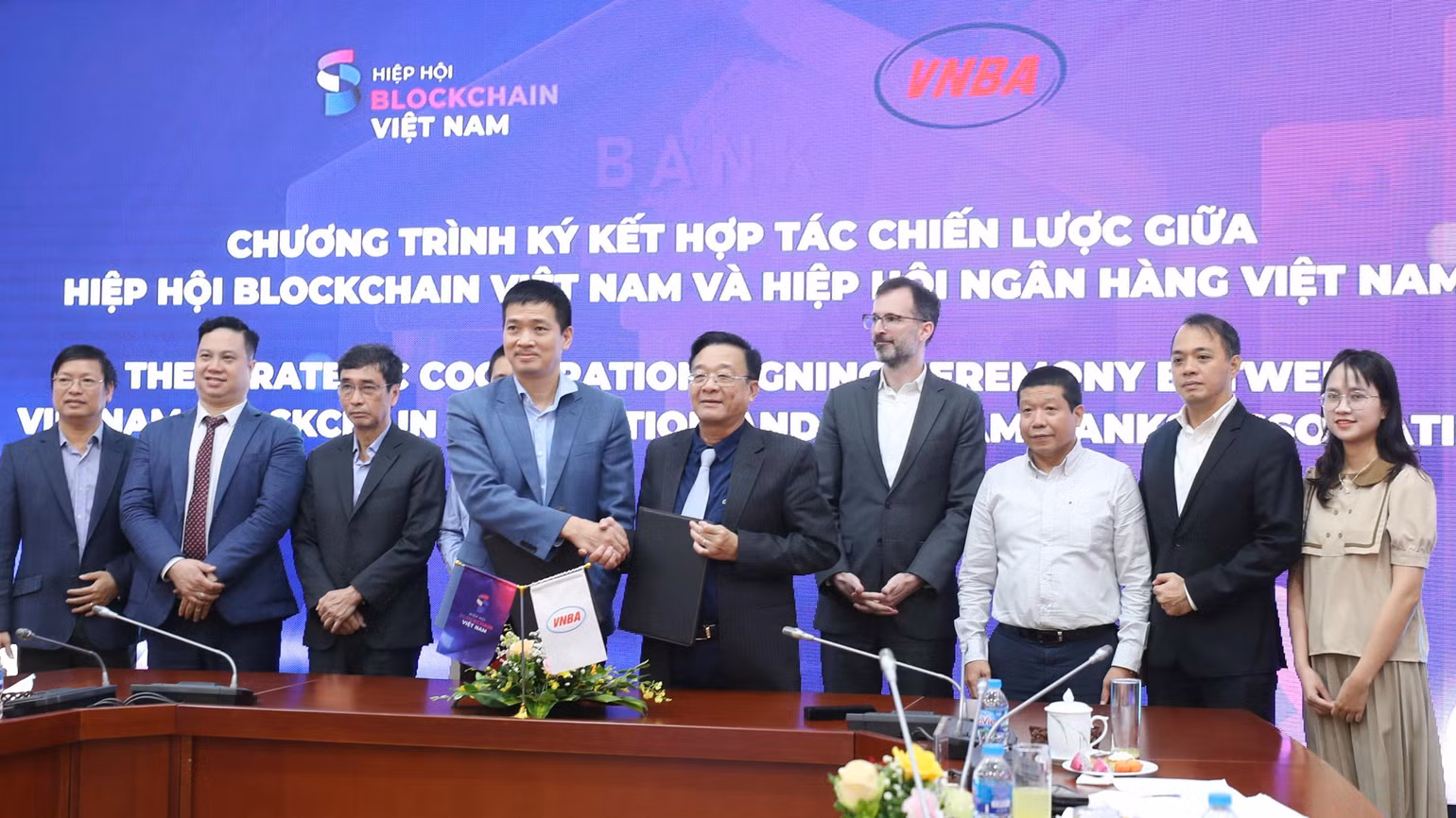 Lễ ký kết giữa Hiệp hội Ngân hàng và Hiệp hội Blockchain