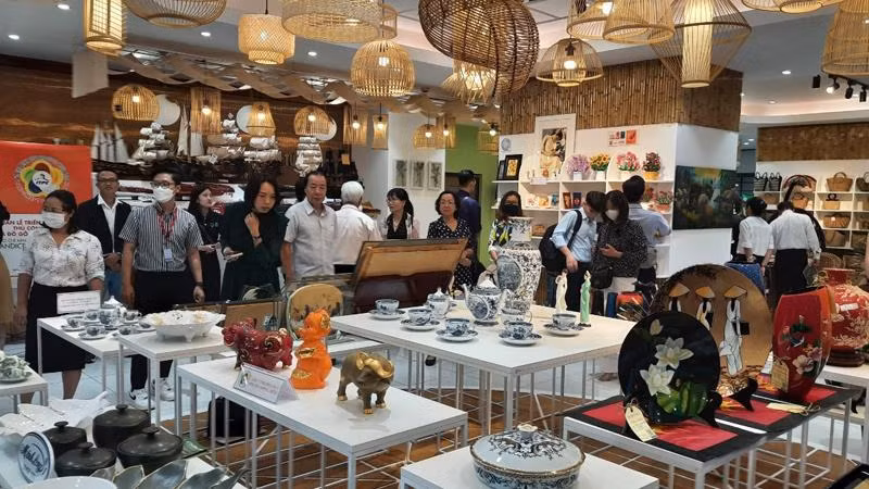 Tuần lễ triển lãm sản phẩm thủ công mỹ nghệ và đồ gỗ nội thất năm 2022 ảnh 1