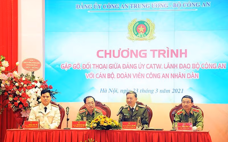 Chương trình đối thoại giữa đồng chí Đại tướng Tô Lâm, Ủy viên Bộ Chính trị, Bí thư Đảng ủy Công an Trung ương với đoàn viên, thanh niên Công an nhân dân, diễn ra tháng 3/2021. Chương trình đối thoại giữa đồng chí Đại tướng Tô Lâm, Ủy viên Bộ Chính trị, Bí thư Đảng ủy Công an Trung ương với đoàn viên, thanh niên Công an nhân dân, diễn ra tháng 3/2021.