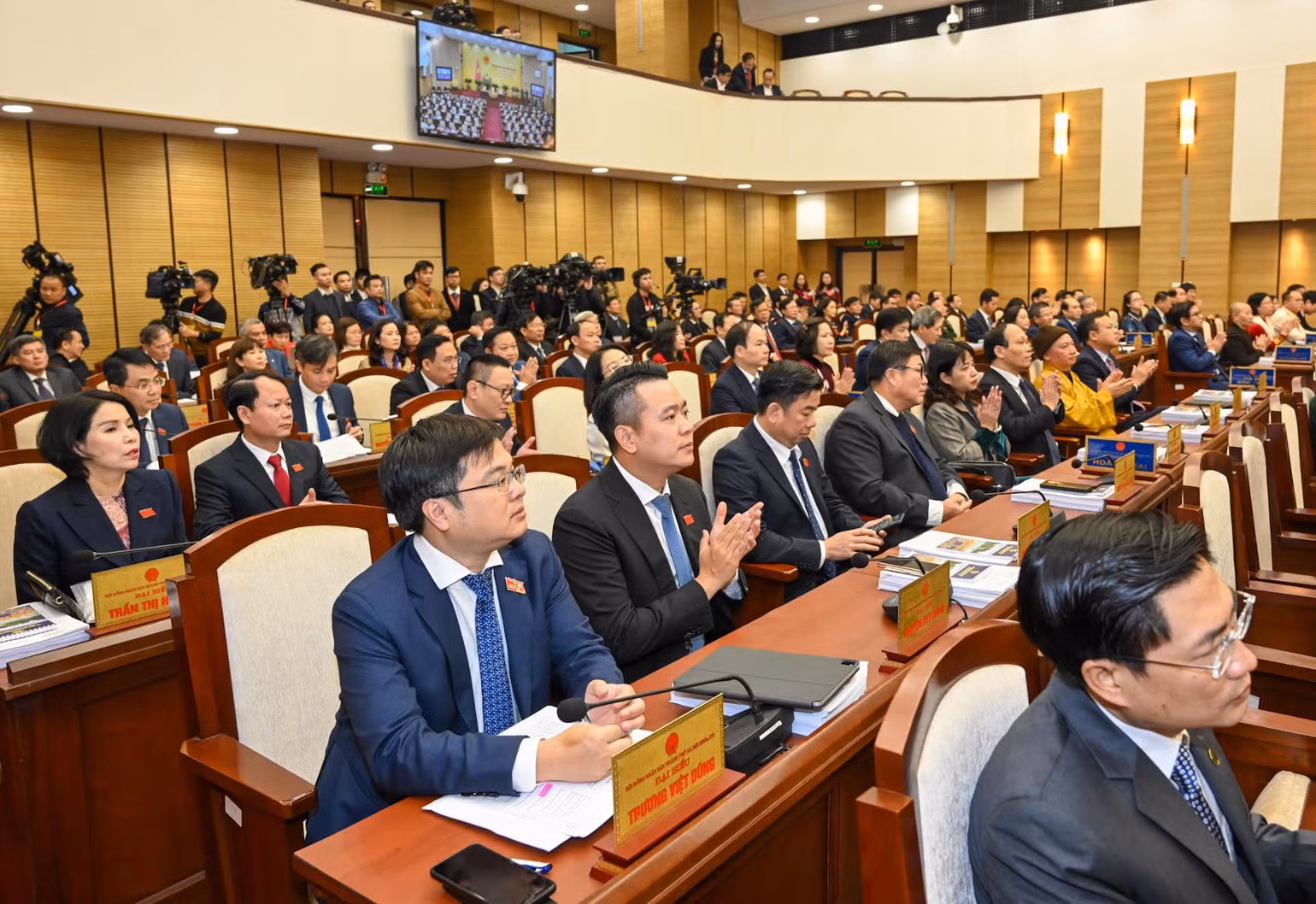 Các đại biểu Hội đồng nhân dân thành phố dự phiên họp. Các đại biểu Hội đồng nhân dân thành phố dự phiên họp.