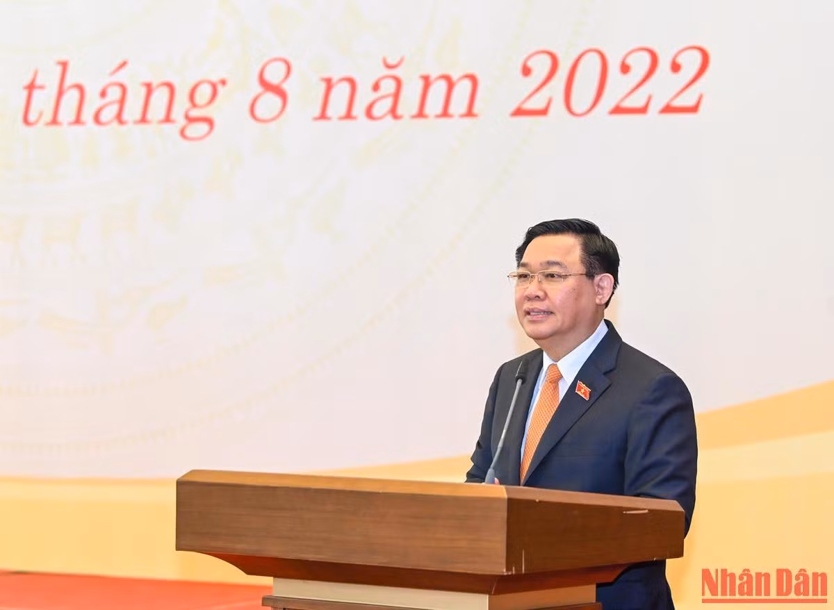 Chủ tịch Quốc hội Vương Đình phát biểu chỉ đạo và kết luận Hội nghị. Chủ tịch Quốc hội Vương Đình phát biểu chỉ đạo và kết luận Hội nghị.