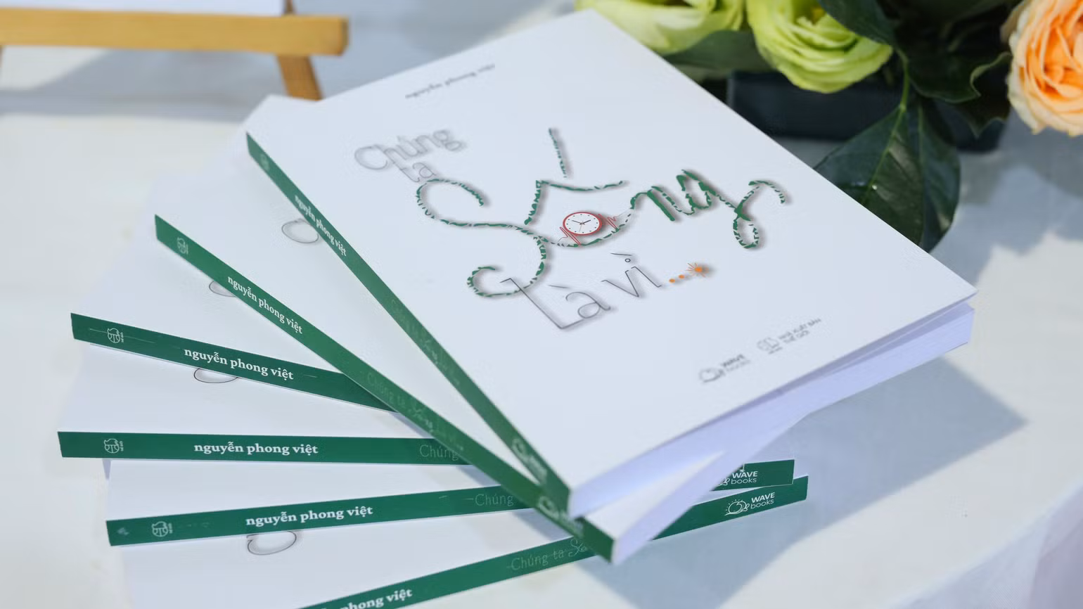 Cuốn sách mới ra mắt của Nguyễn Phong Việt. (Ảnh: PHI HÙNG) Cuốn sách mới ra mắt của Nguyễn Phong Việt. (Ảnh: PHI HÙNG)
