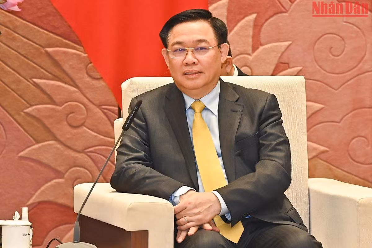 Chủ tịch Quốc hội Vương Đình Huệ phát biểu tại buổi tiếp. Chủ tịch Quốc hội Vương Đình Huệ phát biểu tại buổi tiếp.