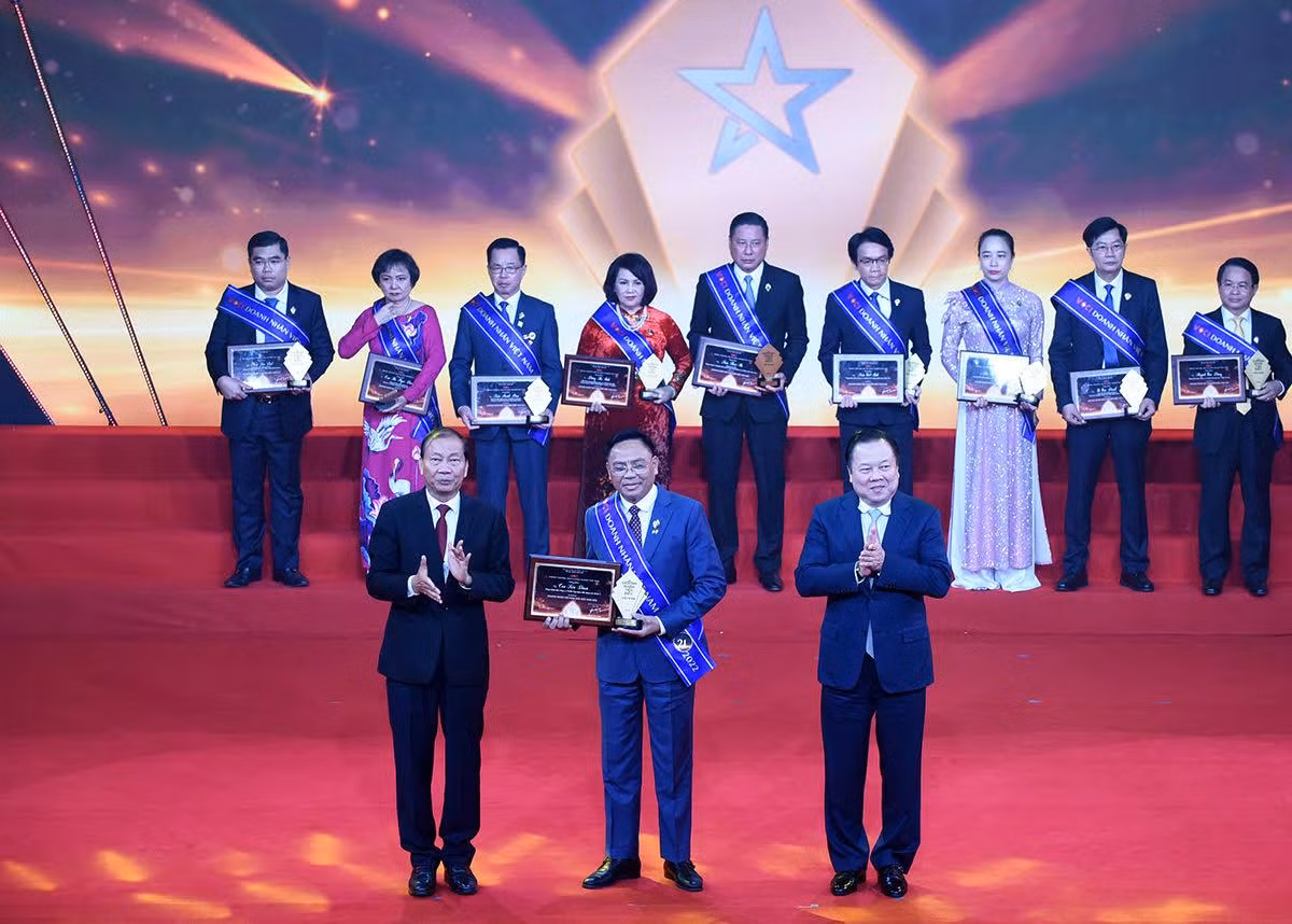 Các doanh nhân tiêu biểu năm 2022 được tôn vinh.