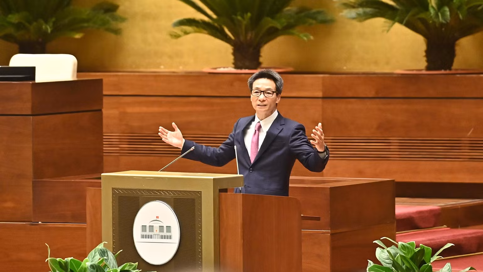Đồng chí Vũ Đức Đam, Ủy viên Trung ương Đảng, Phó Thủ tướng Chính phủ truyền đạt chuyên đề: “Định hướng quy hoạch tổng thể quốc gia thời kỳ 2021-2030, tầm nhìn đến năm 2050”. (Ảnh: ĐĂNG KHOA) Đồng chí Vũ Đức Đam, Ủy viên Trung ương Đảng, Phó Thủ tướng Chính phủ truyền đạt chuyên đề: “Định hướng quy hoạch tổng thể quốc gia thời kỳ 2021-2030, tầm nhìn đến năm 2050”. (Ảnh: ĐĂNG KHOA)