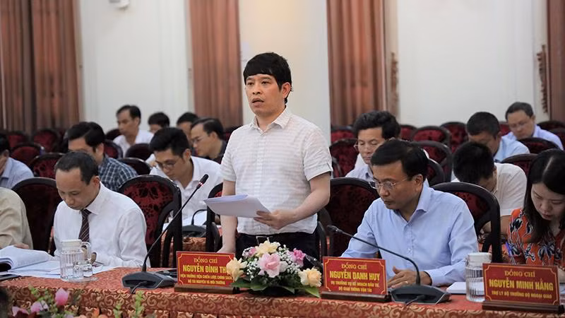 Các đại biểu phát biểu ý kiến tại hội thảo. Các đại biểu phát biểu ý kiến tại hội thảo.
