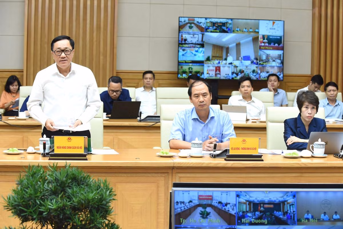 Đại diện Ngân hàng Chính sách xã hội phát biểu ý kiến tham luận.