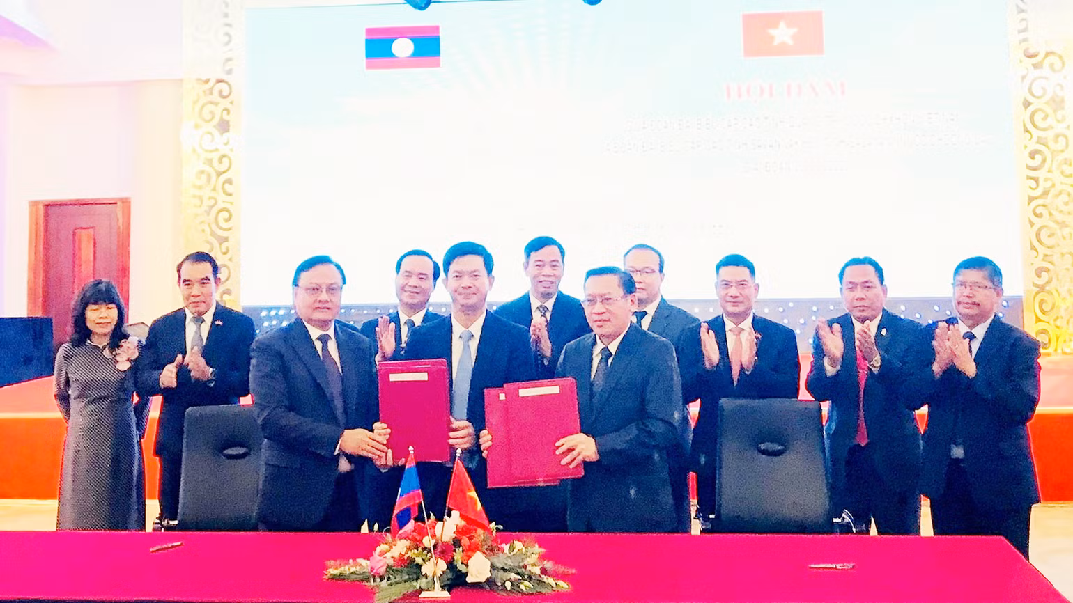 Tại hội đàm, đã ký kết văn bản thỏa thuận hợp tác giai đoạn 2023-2025 giữa 3 tỉnh Quảng Trị-Savannakhet-Salavan.