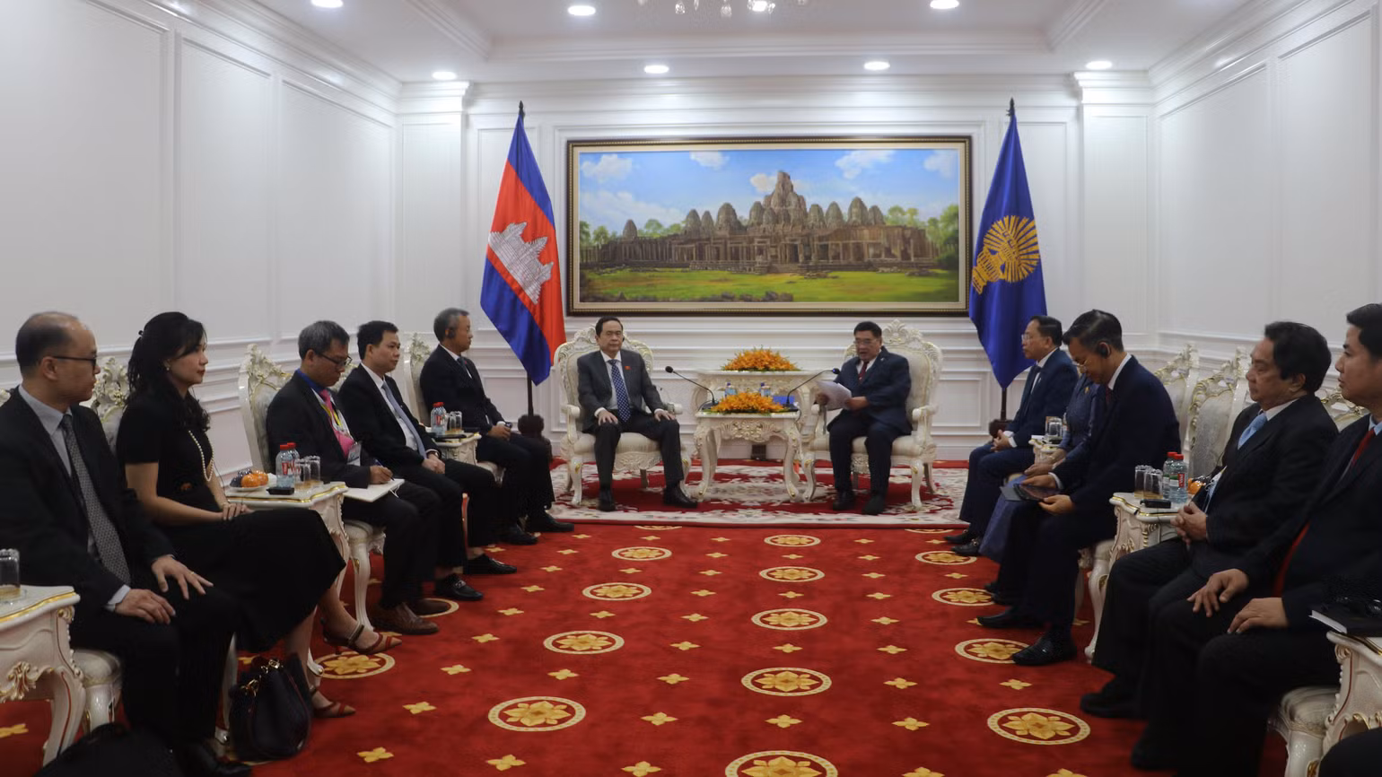 Phó Chủ tịch thứ nhất Quốc hội Campuchia Cheam Yeap tại cuộc hội đàm với Phó Chủ tịch Thường trực Quốc hội Trần Thanh Mẫn (Ảnh: NGUYỄN HIỆP) Phó Chủ tịch thứ nhất Quốc hội Campuchia Cheam Yeap tại cuộc hội đàm với Phó Chủ tịch Thường trực Quốc hội Trần Thanh Mẫn (Ảnh: NGUYỄN HIỆP)