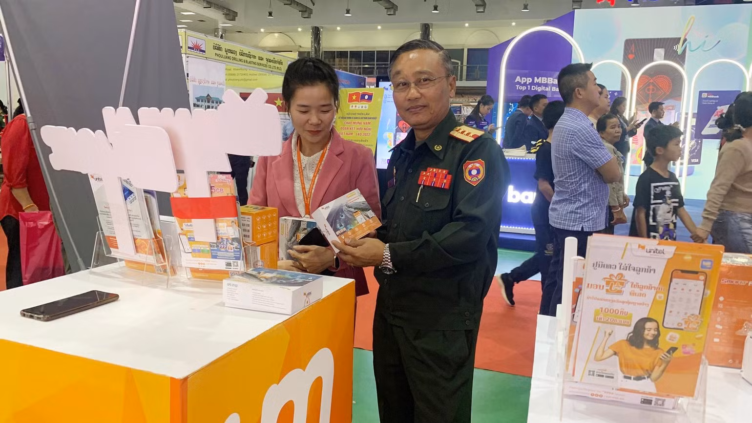 Hội chợ triển lãm thu hút hàng nghìn lượt khách tham quan, kết nối giao thương mỗi ngày. Hội chợ triển lãm thu hút hàng nghìn lượt khách tham quan, kết nối giao thương mỗi ngày.