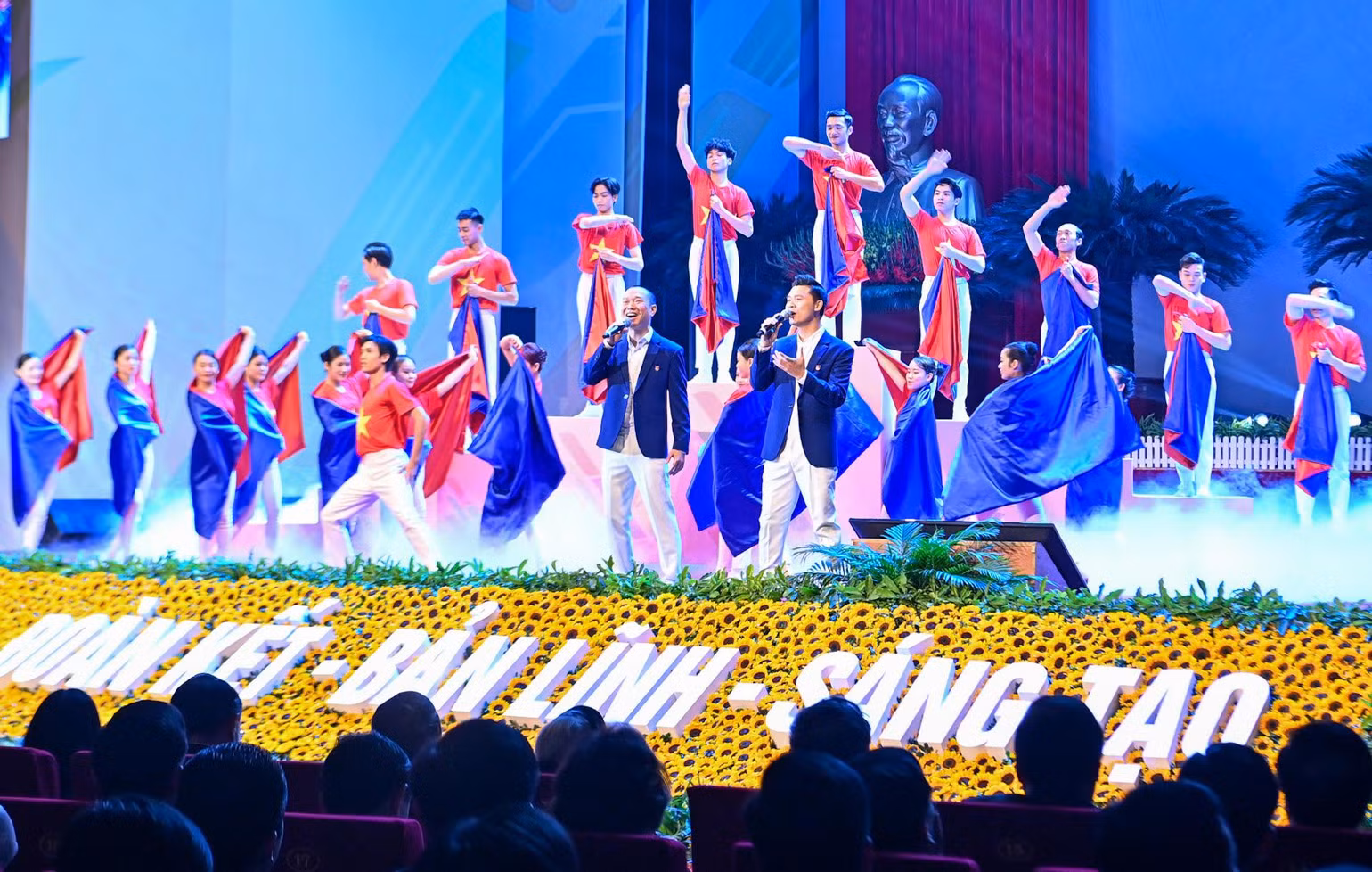 Các tiết mục trình diễn tại chương trình nghệ thuật vừa mang tinh thần của thời đại hôm nay vừa tôn vinh các giá trị truyền thống.