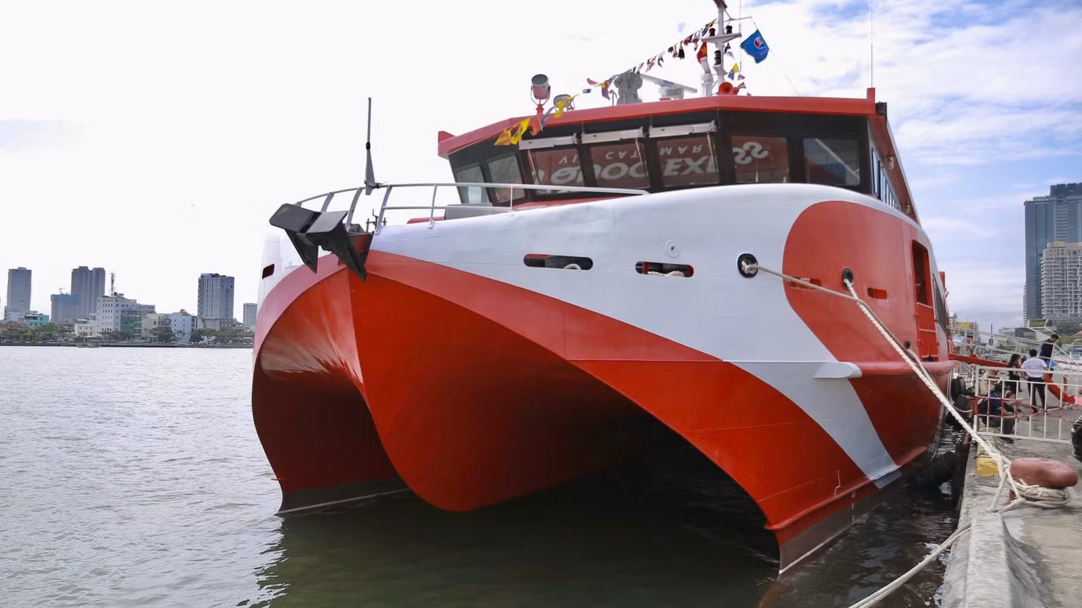 Do gặp nhiều khó khăn nên tàu du lịch Trưng Trắc vận chuyển tuyến Đà Nẵng-Lý Sơn hiện tạm dừng hoạt động. Do gặp nhiều khó khăn nên tàu du lịch Trưng Trắc vận chuyển tuyến Đà Nẵng-Lý Sơn hiện tạm dừng hoạt động.