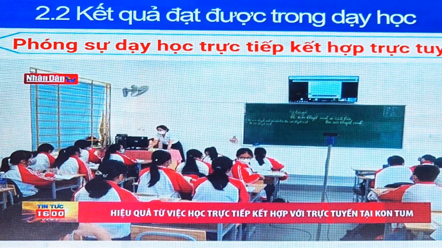 Phóng sự về dạy học trực tiếp kết hợp trực tuyến của Truyền hình Nhân Dân được phát tại Hội thảo.