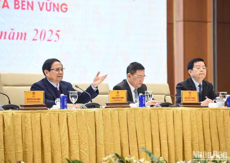 Thủ tướng Phạm Minh Chính chủ trì Hội nghị. (Ảnh: TRẦN HẢI) Thủ tướng Phạm Minh Chính chủ trì Hội nghị. (Ảnh: TRẦN HẢI)