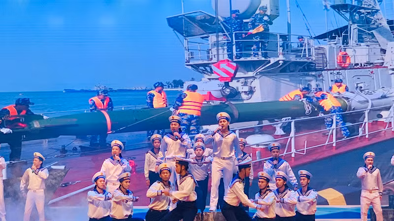 Lực lượng Hải quân Việt Nam luôn sẵn sàng và quyết tâm bảo vệ vững chắc chủ quyền và quyền chủ quyền vùng biển của Tổ quốc.