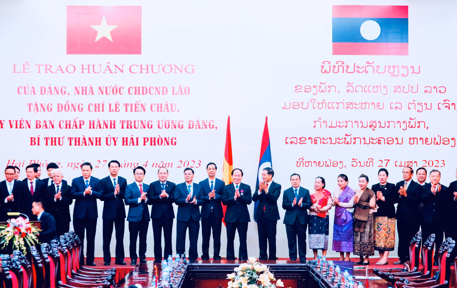 Các đại biểu tham dự cuộc làm việc.