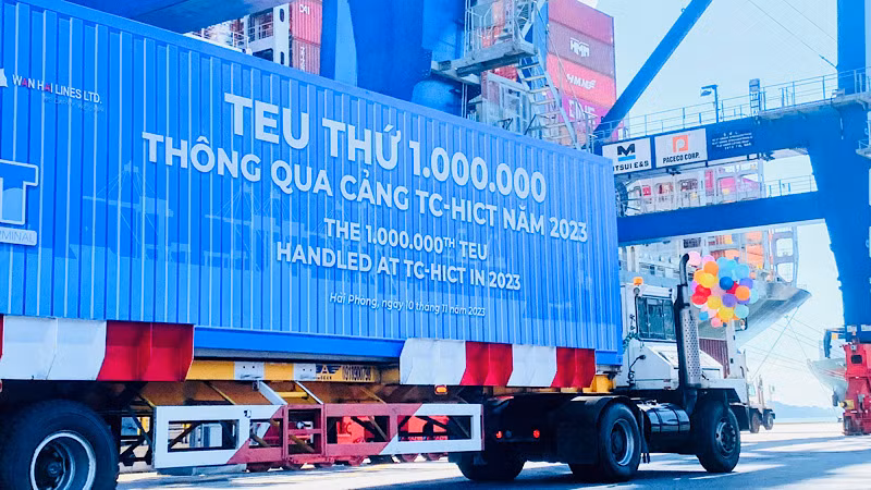 Container thứ 1 triệu thông qua Cảng container quốc tế Tân Cảng Hải Phòng sáng 10/11. Container thứ 1 triệu thông qua Cảng container quốc tế Tân Cảng Hải Phòng sáng 10/11.