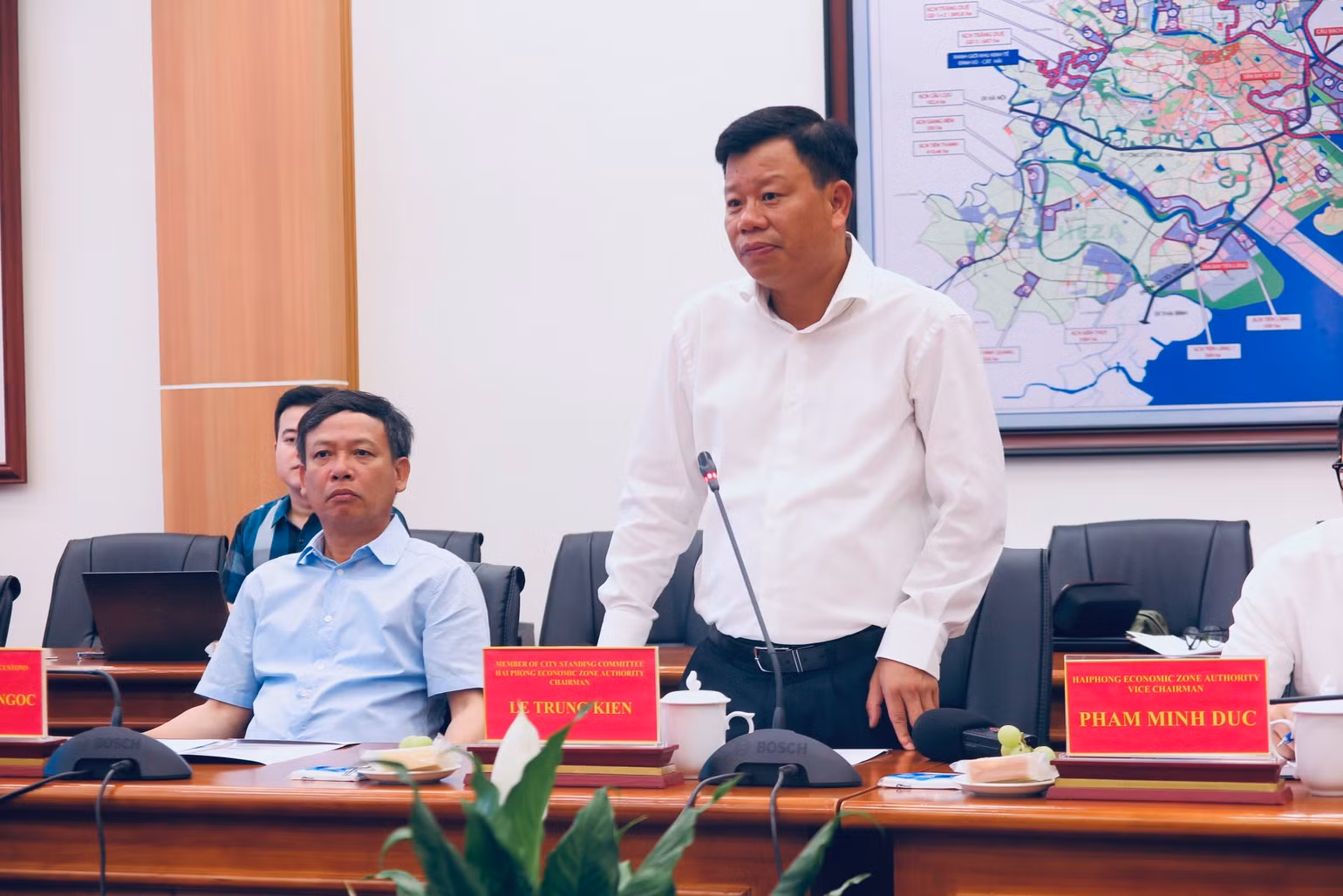 Trưởng Ban Quản lý Khu Kinh tế Hải Phòng Lê Trung Kiên đã giới thiệu về phát triển khu công nghiệp, khu kinh tế tại Hải Phòng.