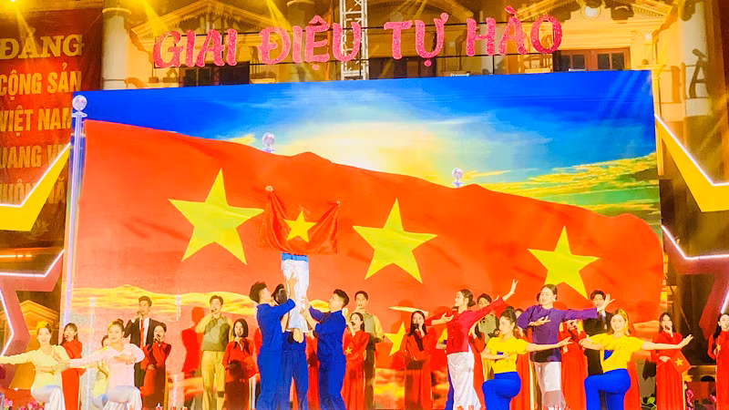 Khí thế hào hùng của cách mạng Việt Nam.