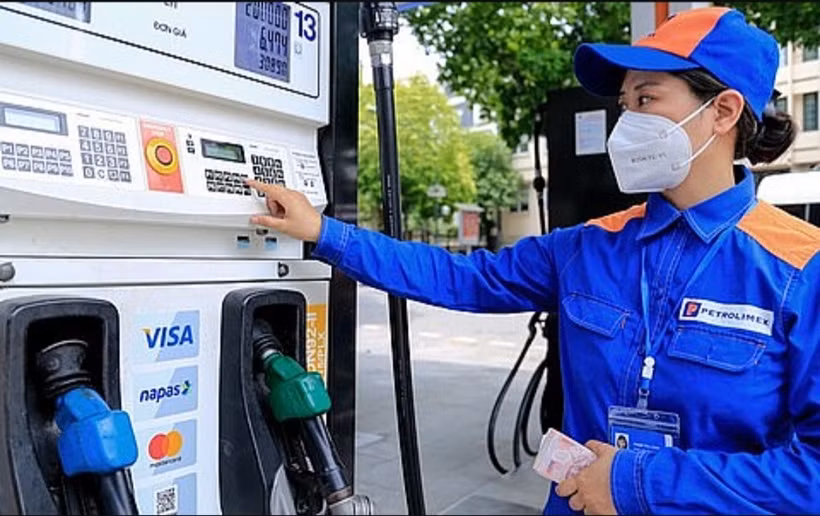 Nhiều điểm bán xăng dầu đã thực hiện xuất hóa đơn điện tử cho từng lần bán.