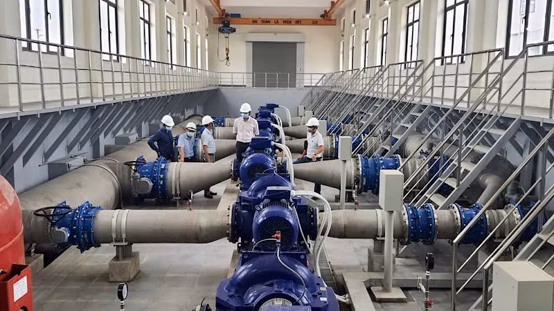 Lãnh đạo Công ty cổ phần cấp nước thường xuyên kiểm tra, đôn đốc việc khôi phục và vận hành việc cấp nước sạch trở lại cho khách hàng sau bão số 3