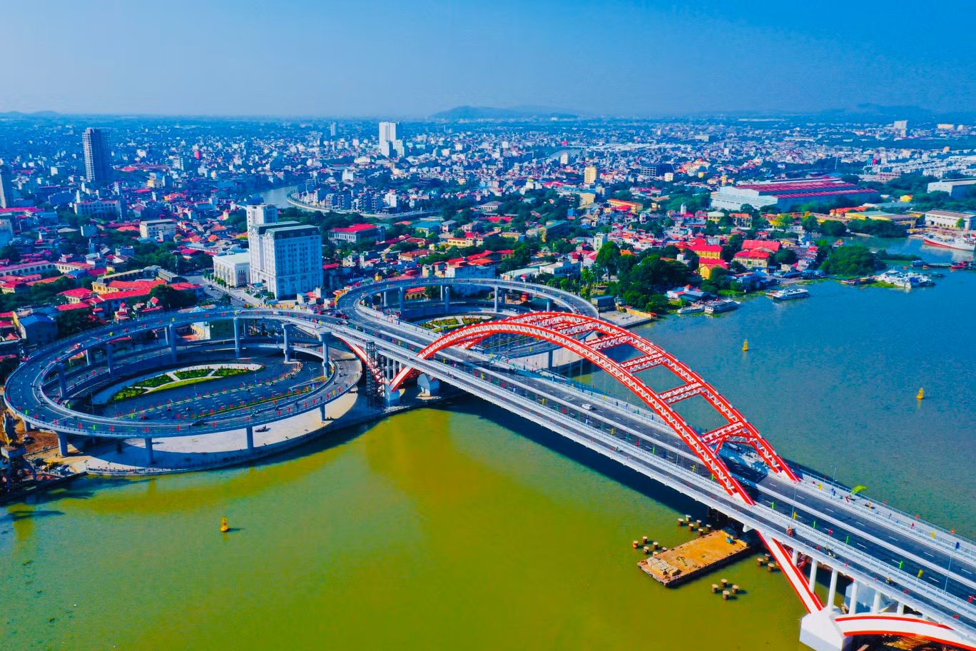 Môi trường đầu tư kinh doanh và cơ sở hạ tầng của thành phố Cảng ngày càng hấp dẫn các doanh nghiệp.
