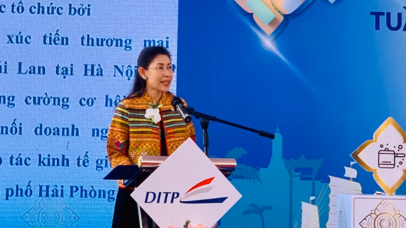 Bà Urawadee Sriphiromya, Đại sứ đặc mệnh toàn quyền Thái Lan tại Việt Nam phát biểu tại lễ khai mạc.