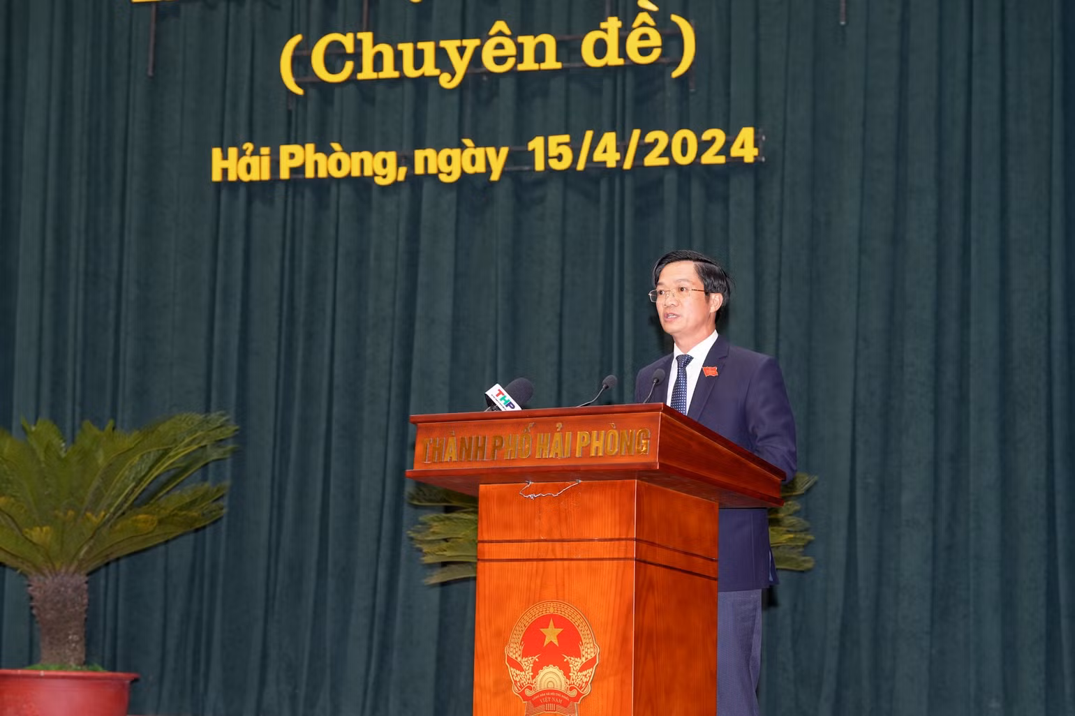 Chủ tịch Hội đồng nhân dân thành phố Hải Phòng Phạm Văn Lập phát biểu tại kỳ họp. Chủ tịch Hội đồng nhân dân thành phố Hải Phòng Phạm Văn Lập phát biểu tại kỳ họp.