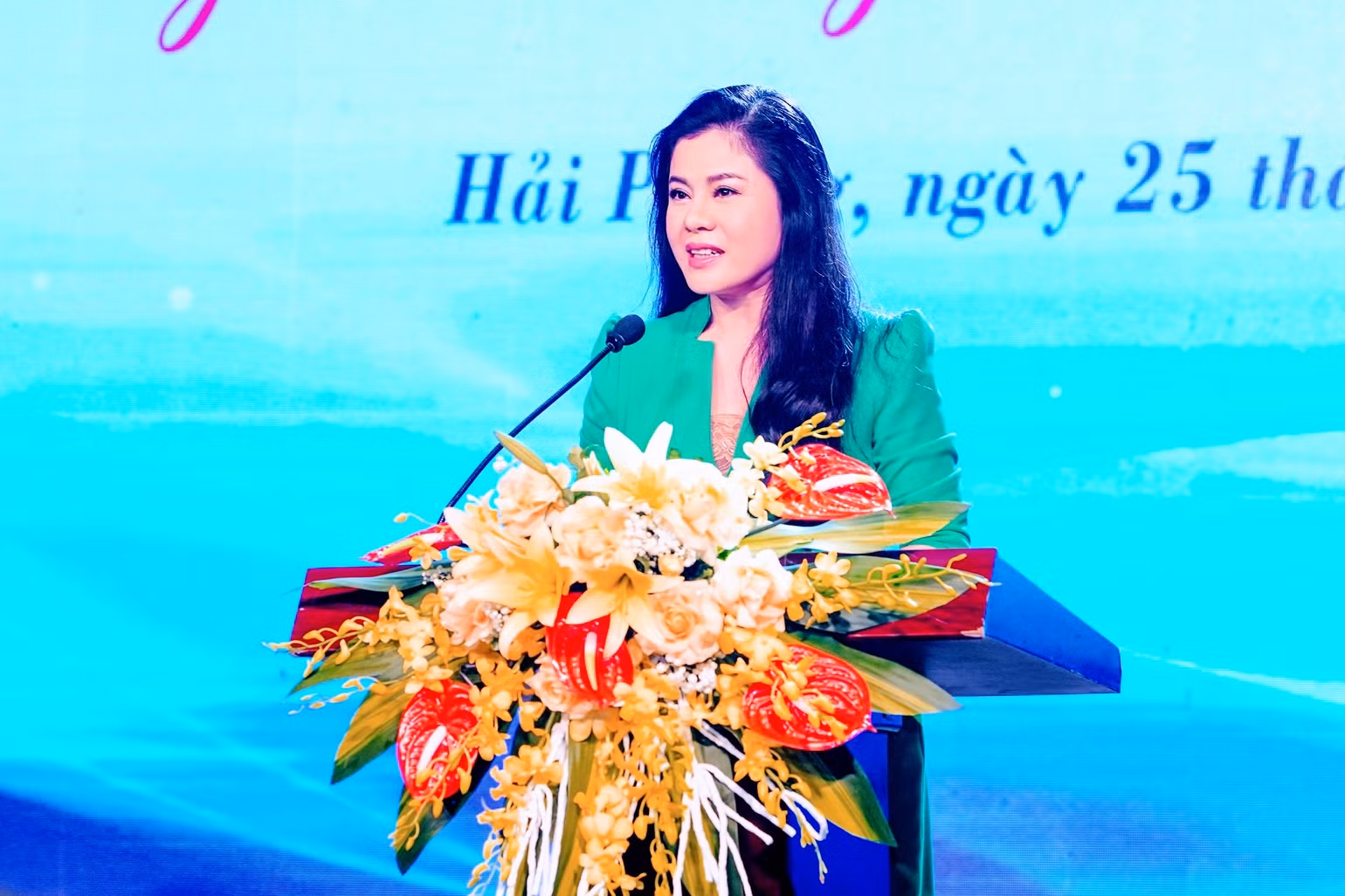 Giám đốc Sở Văn hóa-Thể thao Hải Phòng Trần Thị Hoàng Mai phát động cuộc thi sáng tác ca khúc về Hải Phòng. Giám đốc Sở Văn hóa-Thể thao Hải Phòng Trần Thị Hoàng Mai phát động cuộc thi sáng tác ca khúc về Hải Phòng.