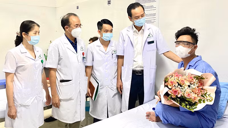 Người bệnh được ghép giác mạc đã ổn định và tiến triển tốt. Người bệnh được ghép giác mạc đã ổn định và tiến triển tốt.