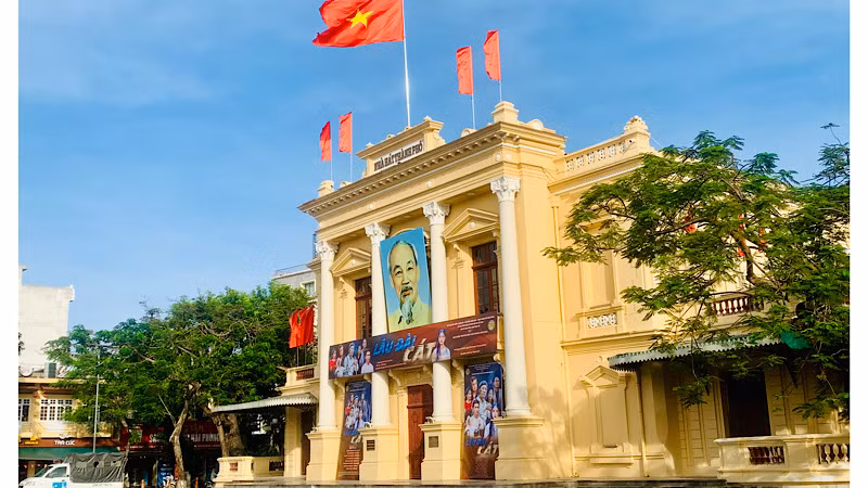 Vở kịch nói "Lâu đài cát" lên sân khấu Nhà hát thành phố Hải Phòng. Vở kịch nói "Lâu đài cát" lên sân khấu Nhà hát thành phố Hải Phòng.