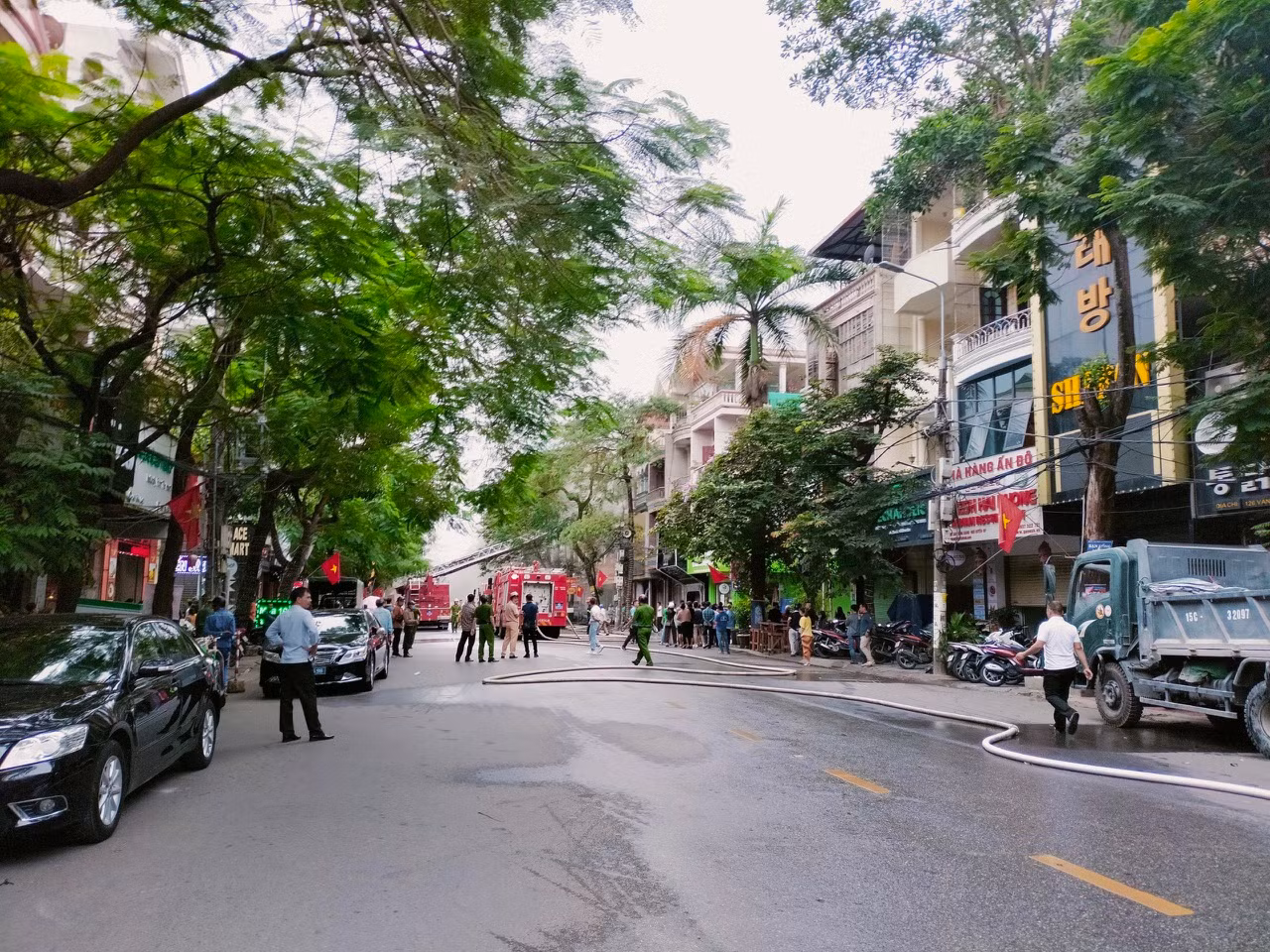 Vụ cháy xảy ra trên phố Văn Cao (Hải Phòng). Vụ cháy xảy ra trên phố Văn Cao (Hải Phòng).