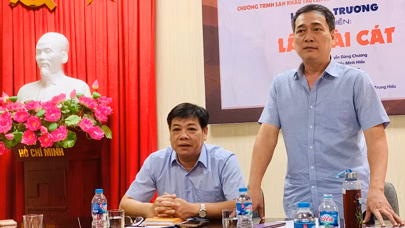 Đạo diễn, Nghệ sĩ Ưu tú Kiều Minh Hiếu chia sẻ về vở diễn. Đạo diễn, Nghệ sĩ Ưu tú Kiều Minh Hiếu chia sẻ về vở diễn.