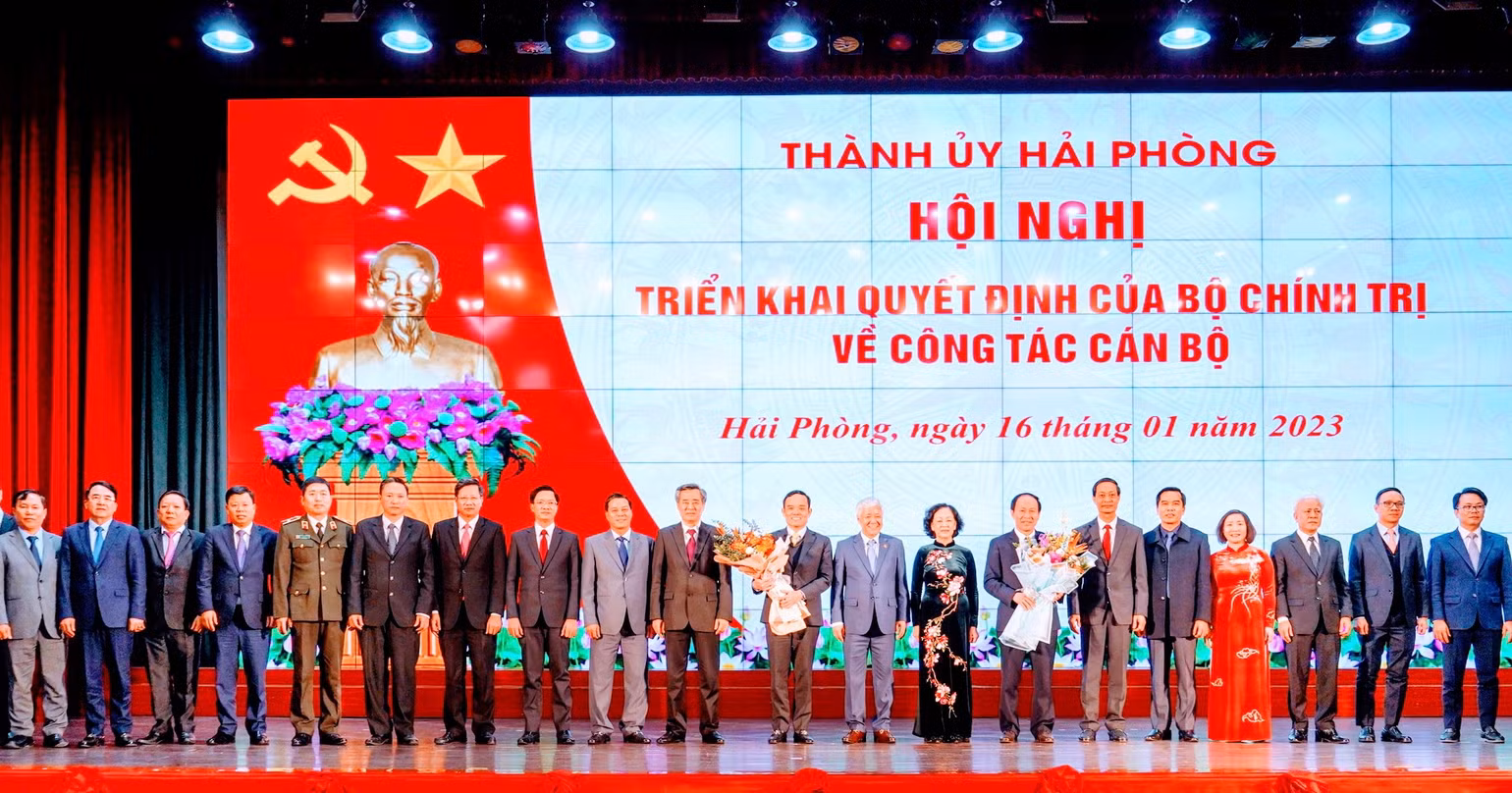 Các đồng chí lãnh đạo Trung ương và thành phố tại Hội nghị.