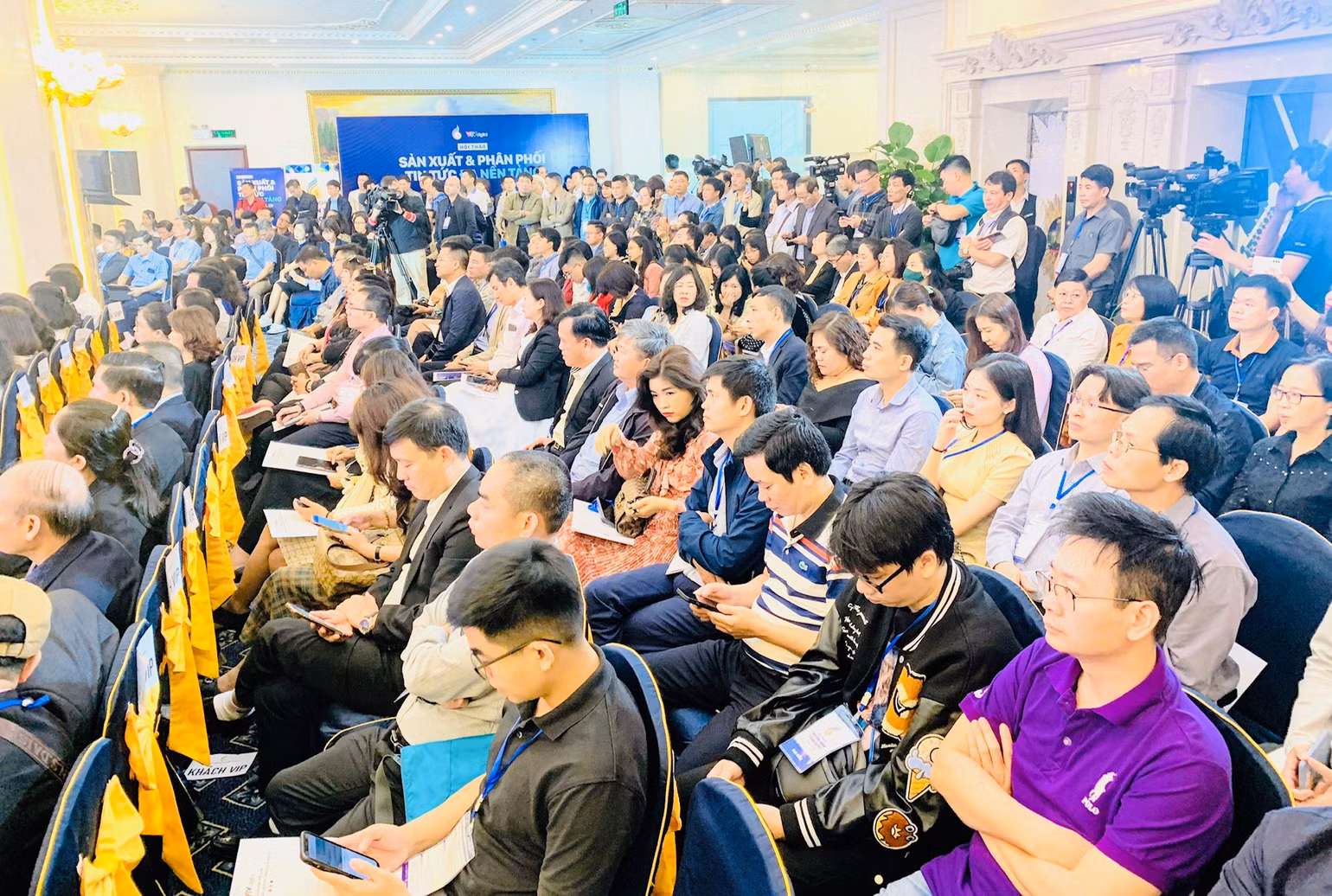 Các thuyết trình đã thu hút sự quan tâm của đông đảo báo giới và những người hoạt động trong lĩnh vực thông tin, truyền thông. Các thuyết trình đã thu hút sự quan tâm của đông đảo báo giới và những người hoạt động trong lĩnh vực thông tin, truyền thông.