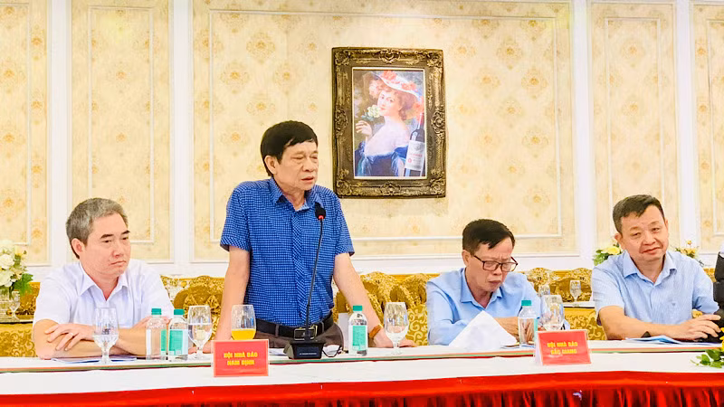 Đại diện Hội Nhà báo các địa phương phát biểu tham luận.