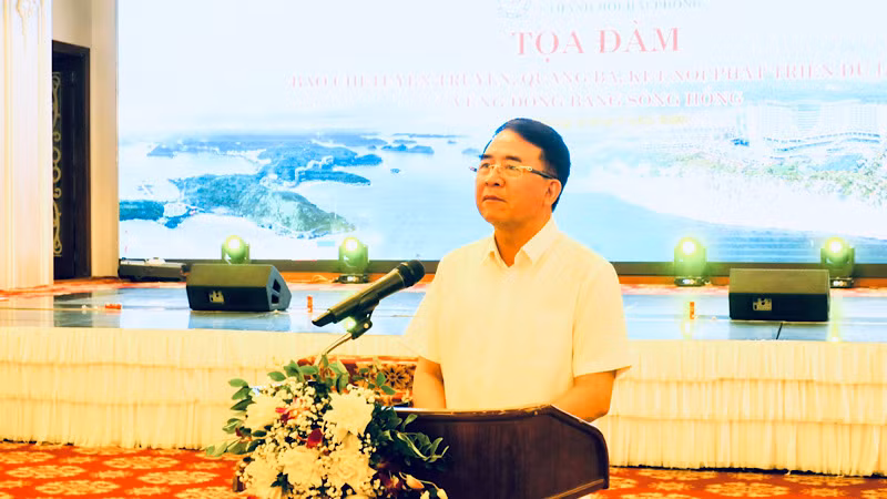 Phó Chủ tịch Ủy ban nhân dân thành phố Hải Phòng Lê Khắc Nam phát biểu tại tọa đàm.