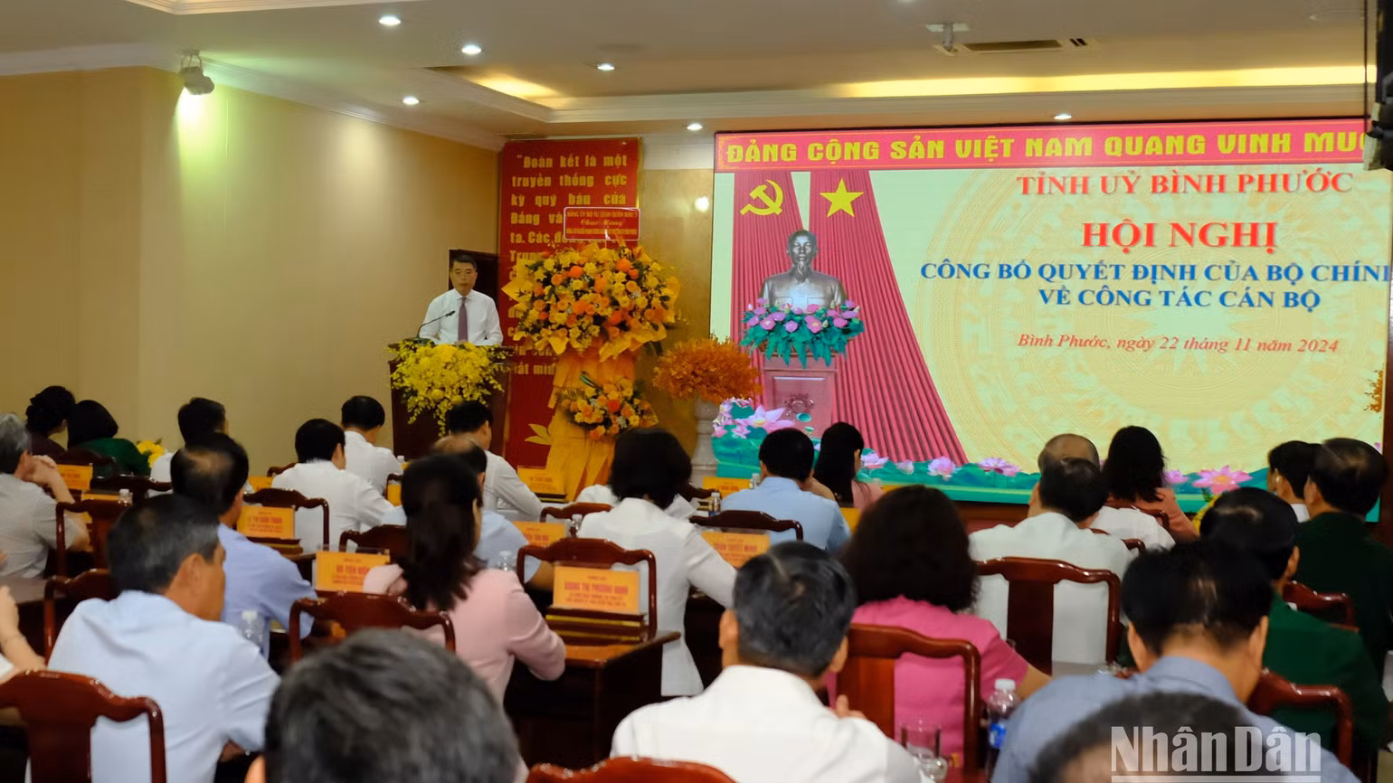 Đồng chí Lê Minh Hưng, Ủy viên Bộ Chính trị, Bí thư trung ương Đảng, Trưởng Ban Tổ chức Trung ương phát biểu tại buổi công bố, trao quyết định của Bộ Chính trị về công tác cán bộ. Đồng chí Lê Minh Hưng, Ủy viên Bộ Chính trị, Bí thư trung ương Đảng, Trưởng Ban Tổ chức Trung ương phát biểu tại buổi công bố, trao quyết định của Bộ Chính trị về công tác cán bộ.