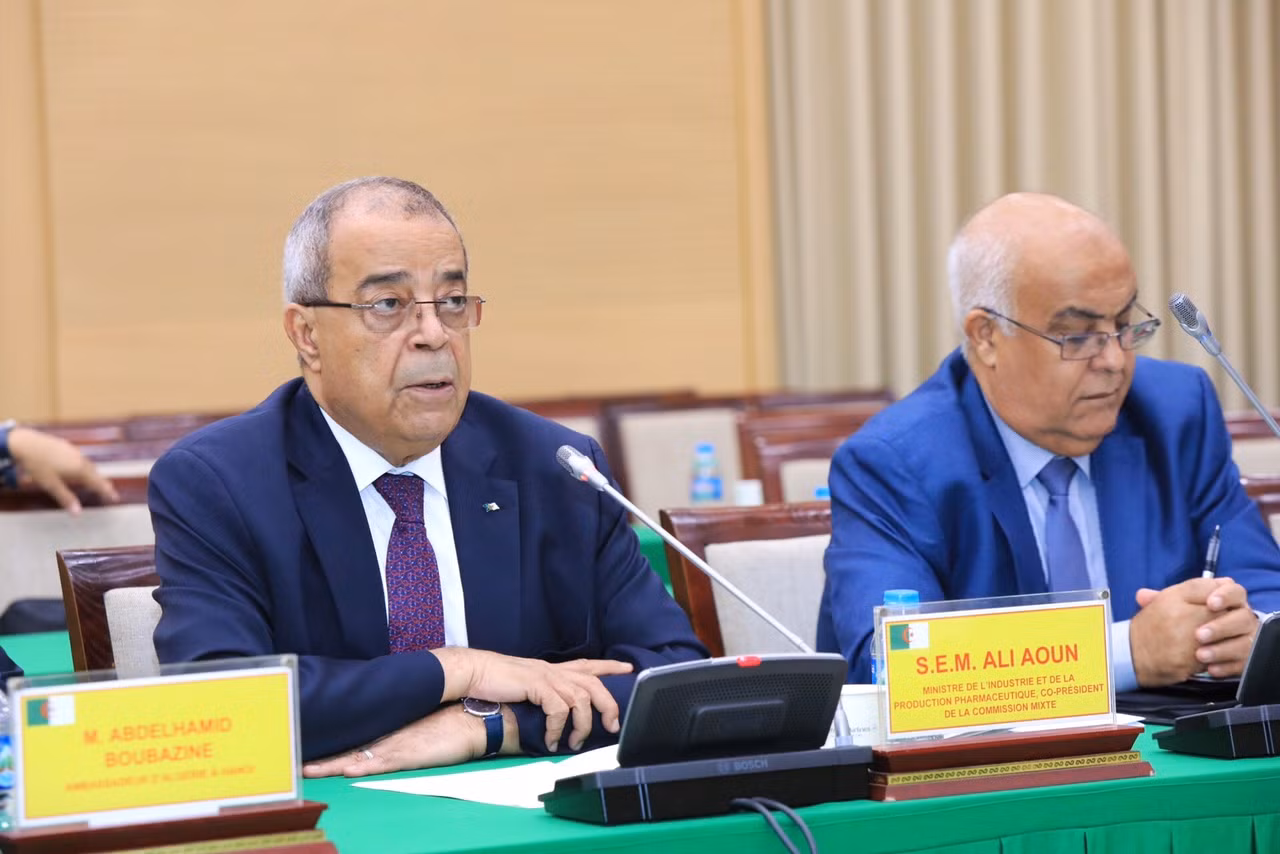 Bộ trưởng Bộ Công nghiệp và Sản xuất dược phẩm Ali Aoun phát biểu tại hội nghị.