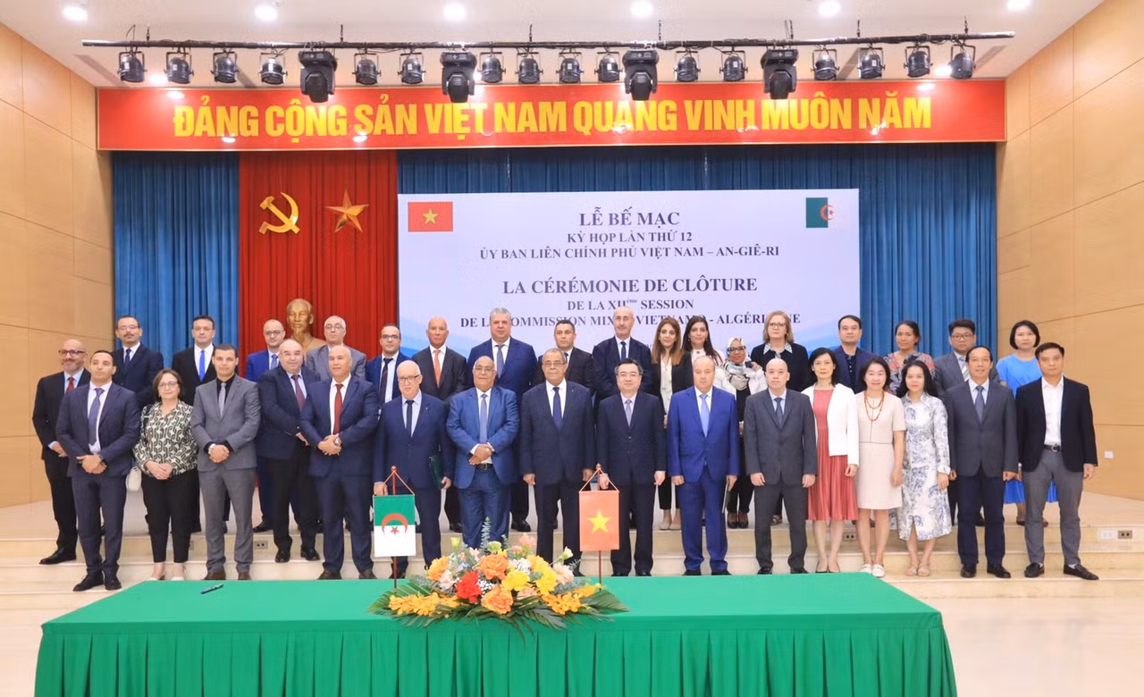 Các đại biểu tham dự Lễ bế mạc Kỳ họp thứ 12 Ủy ban liên Chính phủ Việt Nam-Algieria. Các đại biểu tham dự Lễ bế mạc Kỳ họp thứ 12 Ủy ban liên Chính phủ Việt Nam-Algieria.