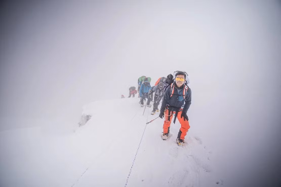 Người Sherpa luôn có mặt trên những hành trình vượt núi chông gai nhất, nhưng hiếm khi được ghi nhận xứng đáng. Người Sherpa luôn có mặt trên những hành trình vượt núi chông gai nhất, nhưng hiếm khi được ghi nhận xứng đáng.