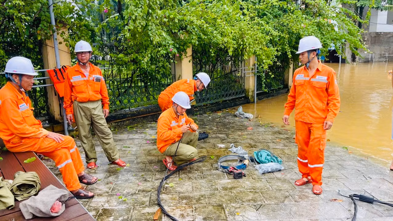 Lũ sông Thao vượt mức lịch sử, nước sông Hồng dâng cao ảnh hưởng một số vùng ở Hà Nội ảnh 49