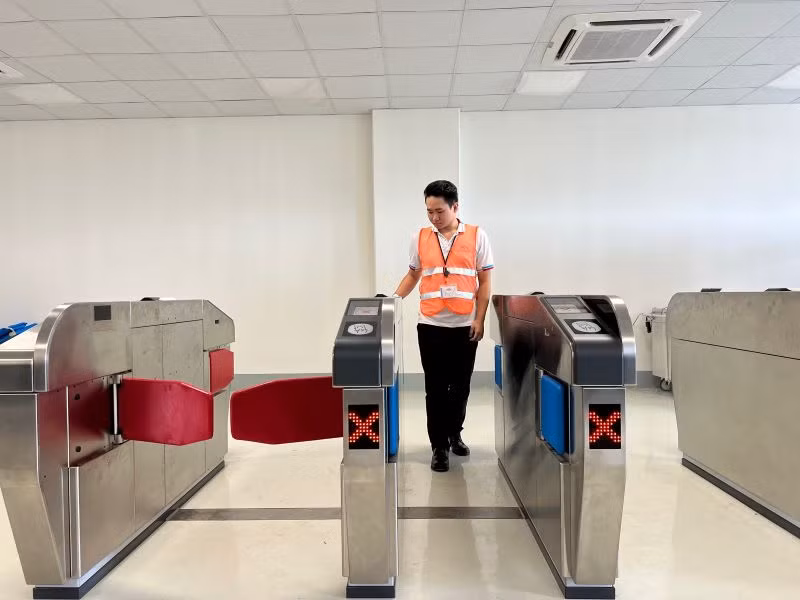 Hệ thống kiểm soát trên tuyến đường sắt metro số 1 (Bến Thành-Suối Tiên) đưa vào vận hành khi khai thác thương mại vào cuối năm nay. Hệ thống kiểm soát trên tuyến đường sắt metro số 1 (Bến Thành-Suối Tiên) đưa vào vận hành khi khai thác thương mại vào cuối năm nay.